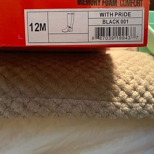 Like new black leather boots size 12